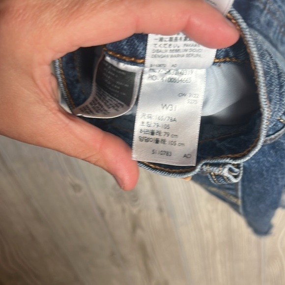 Levi's Blue Jean Shorts Distressed Frayed Hem Dark Wash Size 31 - Picture 5 of 5